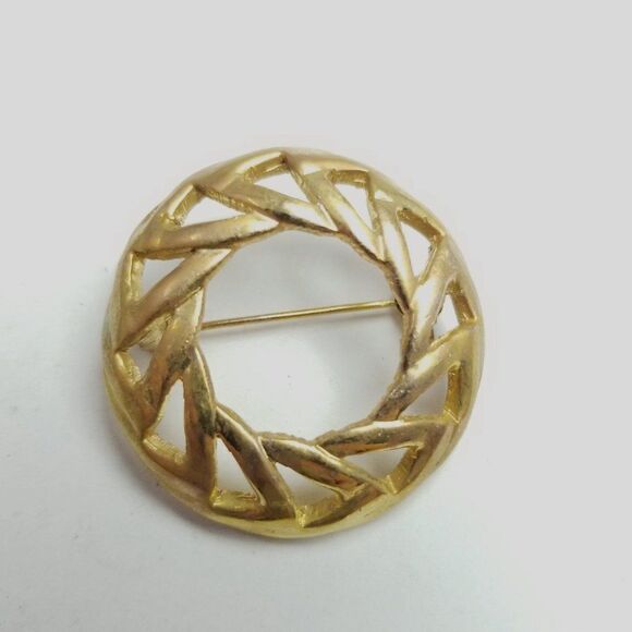 Vintage Modernist Style Circle Brooch, Gold Tone Lapel Pin, Unisex Style Estate - Picture 5 of 6